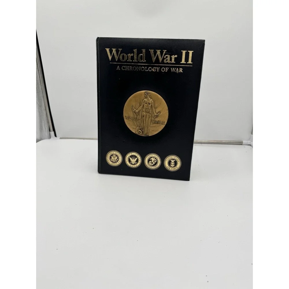 World War II :‎ A Chronology of War by Raymond K. Bluhm (2008, Hardcover)